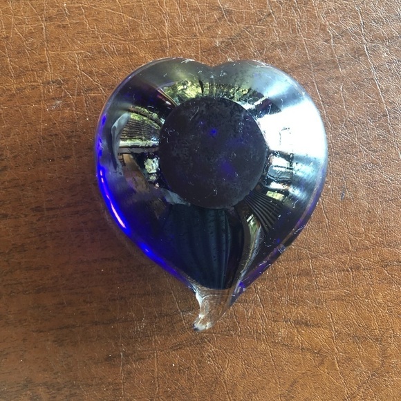 COBALT BLUE GLASS HEART SHAPED PAPERWEIGHT - Picture 2 of 3